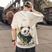 这些小物件给你单调的T恤加点儿料