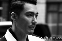 胡兵曝黑白时尚写真 成熟魅力秒杀众