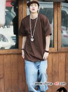 韩版个性十足宽大T恤 轻松自在