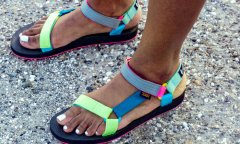 Teva 与 Cotopaxi 全新联名款凉鞋发布