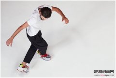RUN LOUBI RUN 8232 CHRISTIAN LOUBOUTIN正式推出
