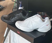 一黑一白全新Supreme x Nike Courtposite P