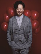 吴秀波变圣诞波 挑眉卖萌送祝福