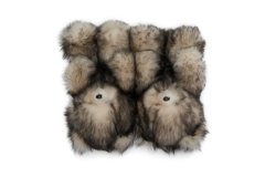 Vetements推出全新Hug Me Bear拖鞋
