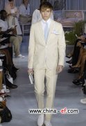 个性西服搭配 展现男人魅力