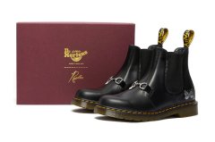 NEEDLES和Dr. Martens联名款切尔西靴即将