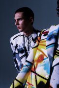 Off-White与Futura联名服装系列发售