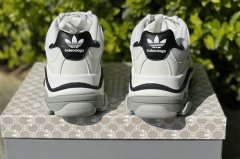 adidas x 巴黎世家联名 Triple S 鞋款实物