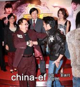 了解男人脚下那双高跟鞋历史