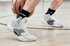 李宁超轻 2022 篮球鞋系列亮相鞋面带