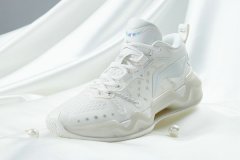 李宁利刃 2 Low 鞋款全新白珍珠配色开