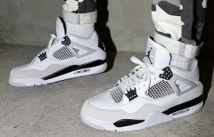 小白水泥 AJ4 Military Black配色鞋款上脚