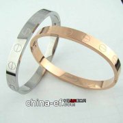 卡地亚Love手镯 浪漫定情的开始