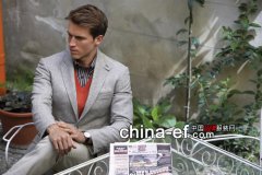 看荧幕上的神秘帅哥是如何装扮自己