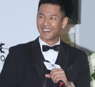 皮肤黑的男生适合穿什么颜色衣服好