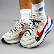 Sacai和Nike Vaporwaffle联名蓝红配色鞋款