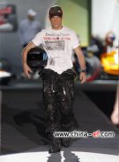 国际品牌男装贴近生活也炫目