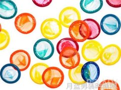潮流男士的衣橱分享男装时装秀中的