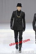 帽子巧搭服装 实用也时尚