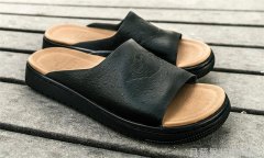 SoleFly x Modero Jordan 1 联名打造高级皮革限量拖鞋用