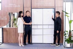 时尚配饰的未来发展趋势哪些元素将成为未来的